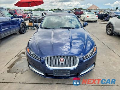 Piąte zdjęcie samochodu w środku: 2015 JAGUAR XF 3.0 SPORT VIN:SAJWA0F77F8U88175 - miniatura