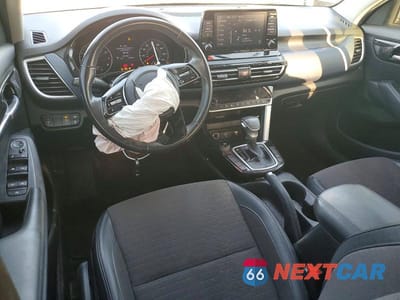 Zdjęcie 8 z 13 samochodu: 2023 KIA SELTOS S VIN:KNDEU2AA9P7369244 - miniatura