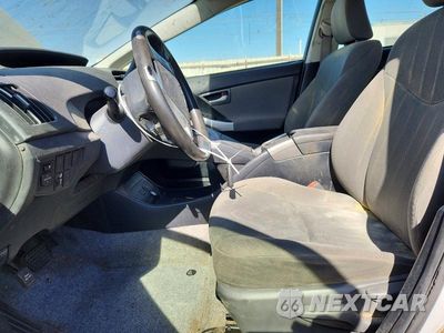 Zdjęcie 7 z 14 samochodu: 2015 TOYOTA PRIUS TWO VIN:JTDKN3DU7F0440640 - miniatura