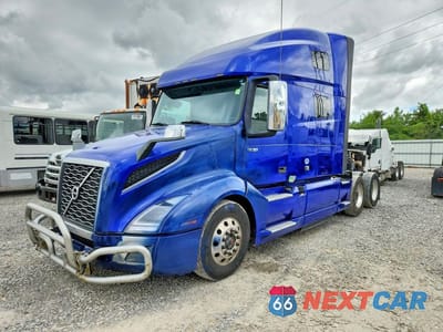 2020 VOLVO VNL SEMI TRUCK 4V4NC9EJ8LN269331 - główne zdjęcie licytacji z USA - miniatura