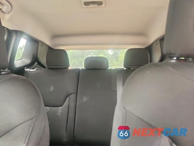Zdjęcie 10 z 13 samochodu: 2017 JEEP RENEGADE SPORT VIN:ZACCJBAB6HPG55839 - miniatura