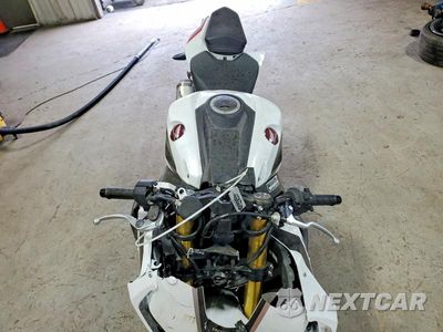 Piąte zdjęcie samochodu w środku: 2026 HONDA CBR1000 RR VIN:JH2SC7710TK900517 - miniatura