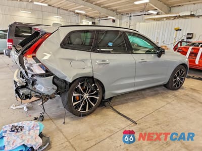 Trzecie zdjęcie samochodu z tyłu: 2025 VOLVO XC60 PLUS VIN:YV4M12RC9S1112569 - miniatura