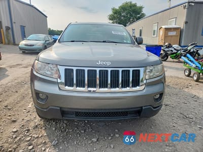 Piąte zdjęcie samochodu w środku: 2013 JEEP GRAND CHEROKEE LAREDO VIN:1C4RJFAG6DC528231 - miniatura
