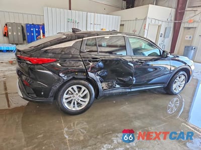 Trzecie zdjęcie samochodu z tyłu: 2025 BUICK ENVISTA PREFERRED VIN:KL47LAEPXSB236920 - miniatura
