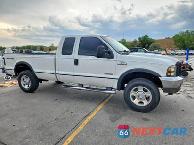 Czwarte zdjęcie samochodu z boku: 2005 FORD F250 SUPER DUTY VIN:1FTSX21P95ED18270 - miniatura
