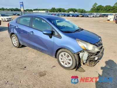 Czwarte zdjęcie samochodu z boku: 2016 KIA RIO LX VIN:KNADM4A39G6539646 - miniatura