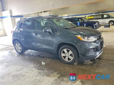 Czwarte zdjęcie samochodu z boku: 2021 CHEVROLET TRAX 1LT VIN:KL7CJLSB1MB311048 - miniatura