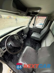 Piąte zdjęcie samochodu w środku: 2012 INTERNATIONAL 4300 BOX TRUCK VIN:3HAMMAAN1CL548775 - miniatura