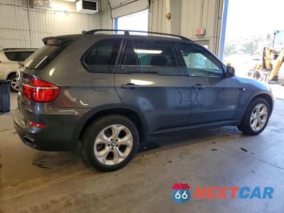 Trzecie zdjęcie samochodu z tyłu: 2012 BMW X5 XDRIVE50I VIN:5UXZV8C50CL425072 - miniatura