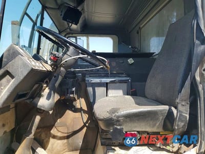 Zdjęcie 7 z 12 samochodu: 2003 MACK 600 MR600 VIN:1M2K195C53M021917 - miniatura
