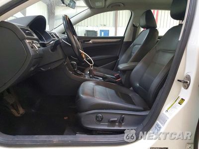 Zdjęcie 7 z 13 samochodu: 2017 VOLKSWAGEN PASSAT SE VIN:1VWBT7A36HC008628 - miniatura