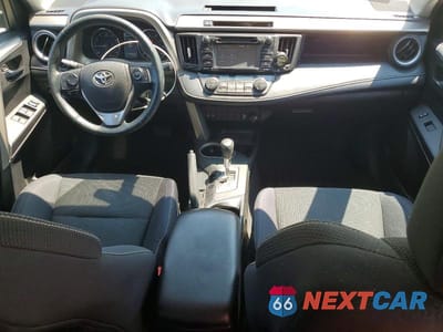 Zdjęcie 8 z 14 samochodu: 2016 TOYOTA RAV4 XLE VIN:2T3RFREV7GW461703 - miniatura