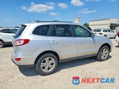 Trzecie zdjęcie samochodu z tyłu: 2012 HYUNDAI SANTA FE SE VIN:5XYZHDAG0CG104053 - miniatura