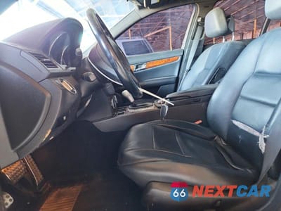 Zdjęcie 7 z 12 samochodu: 2011 MERCEDES-BENZ C 300 VIN:WDDGF5EB7BA518128 - miniatura