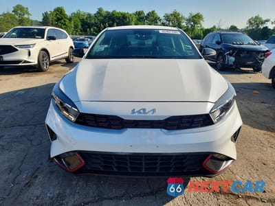 Piąte zdjęcie samochodu w środku: 2023 KIA FORTE GT LINE VIN:3KPF54AD3PE646140 - miniatura