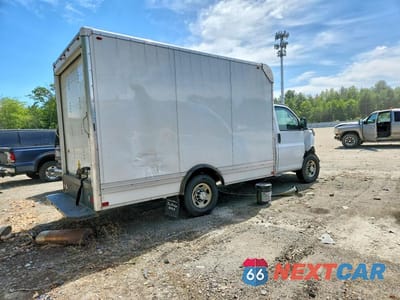 Trzecie zdjęcie samochodu z tyłu: 2024 CHEVROLET EXPRESS G3500 BOX TRUCK VIN:1HA0GRF71RN017373 - miniatura