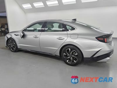 Drugie zdjęcie samochodu z przodu: 2025 HYUNDAI SONATA SEL VIN:KMHL64JA8SA470599 - miniatura