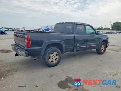 Trzecie zdjęcie samochodu z tyłu: 2004 CHEVROLET SILVERADO K1500 VIN:2GCEK19T241236971 - miniatura