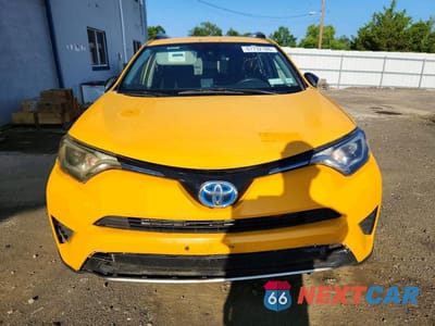 Piąte zdjęcie samochodu w środku: 2017 TOYOTA RAV4 HYBRID LE PLUS VIN:JTMRJREVXHD073426 - miniatura