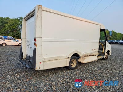 Trzecie zdjęcie samochodu z tyłu: 2017 ISUZU REACH DELIVERY TRUCK VIN:JALB4T178H7W00437 - miniatura