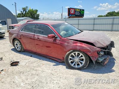 Czwarte zdjęcie samochodu z boku: 2016 CHRYSLER 300 LIMITED VIN:2C3CCAAG1GH238665 - miniatura
