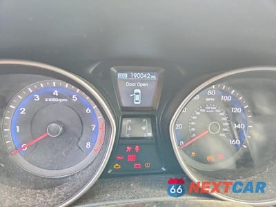 Zdjęcie 9 z 13 samochodu: 2014 HYUNDAI ELANTRA GT BASE VIN:KMHD35LHXEU177772 - miniatura