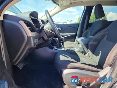 Zdjęcie 7 z 13 samochodu: 2016 JEEP CHEROKEE LATITUDE VIN:1C4PJLCS1GW362226 - miniatura