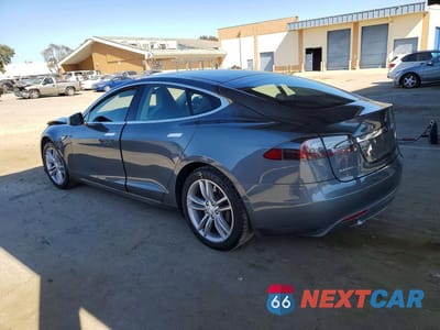 Drugie zdjęcie samochodu z przodu: 2013 TESLA MODEL S VIN:5YJSA1CN7DFP06778 - miniatura