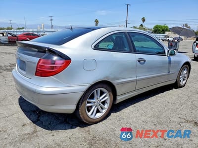Trzecie zdjęcie samochodu z tyłu: 2002 MERCEDES-BENZ C 230K SPORT COUPE VIN:WDBRN47J12A175819 - miniatura