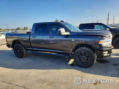 Czwarte zdjęcie samochodu z boku: 2023 RAM 2500 LARAMIE VIN:3C6UR5FJXPG518912 - miniatura