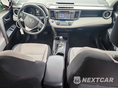 Zdjęcie 8 z 13 samochodu: 2018 TOYOTA RAV4 XLE VIN:JTMRFREV5JD241061 - miniatura