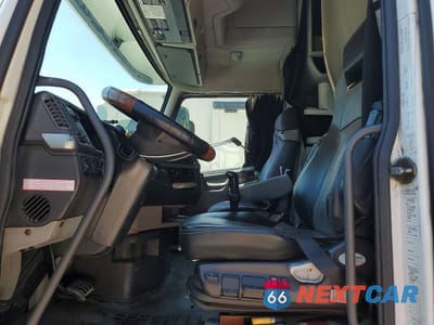 Zdjęcie 7 z 14 samochodu: 2005 VOLVO VN VNL VIN:4V4NC9GH35N374503 - miniatura