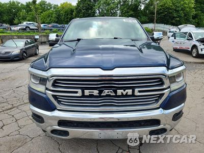 Piąte zdjęcie samochodu w środku: 2020 RAM 1500 LARAMIE VIN:1C6SRFJTXLN325182 - miniatura