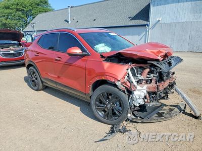 Czwarte zdjęcie samochodu z boku: 2024 BUICK ENCORE GX SPORT TOURING VIN:KL4AMESL1RB098514 - miniatura