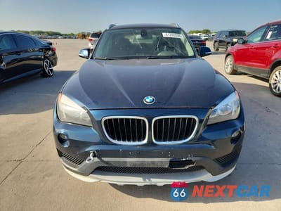 Piąte zdjęcie samochodu w środku: 2015 BMW X1 SDRIVE28I VIN:WBAVM1C52FVZ93761 - miniatura