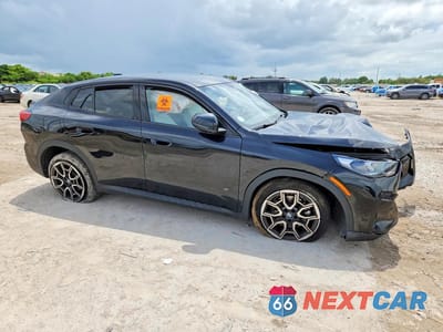 Czwarte zdjęcie samochodu z boku: 2026 BMW X2 XDRIVE28I VIN:WBX63GM02T5406425 - miniatura