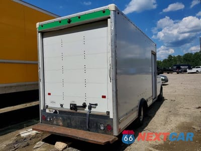 Trzecie zdjęcie samochodu z tyłu: 2021 CHEVROLET EXPRESS DELIVERY TRUCK VIN:1GB0GSF70M1157558 - miniatura