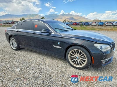 Czwarte zdjęcie samochodu z boku: 2013 BMW 750 XI VIN:WBAYB6C57DC998107 - miniatura
