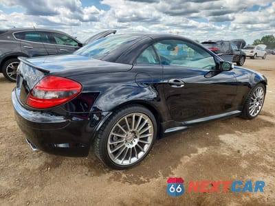 Trzecie zdjęcie samochodu z tyłu: 2005 MERCEDES-BENZ SLK 55 AMG VIN:WDBWK73FX5F075000 - miniatura