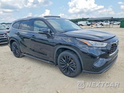 Czwarte zdjęcie samochodu z boku: 2024 TOYOTA HIGHLANDER HYBRID PLATINUM VIN:5TDEBRCH9RS607756 - miniatura