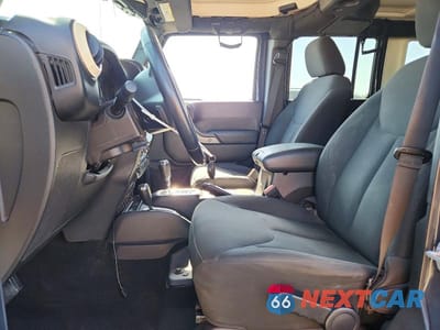 Zdjęcie 7 z 13 samochodu: 2016 JEEP WRANGLER UNLIMITED SPORT VIN:1C4BJWDG8GL318909 - miniatura