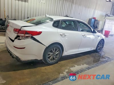 Trzecie zdjęcie samochodu z tyłu: 2019 KIA OPTIMA LX VIN:5XXGT4L3XKG325615 - miniatura