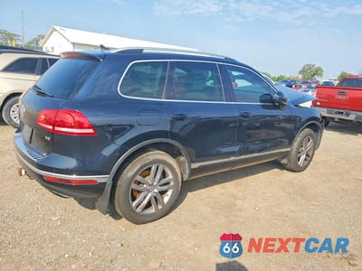Trzecie zdjęcie samochodu z tyłu: 2015 VOLKSWAGEN TOUAREG V6 VIN:WVGEF9BP5FD004416 - miniatura