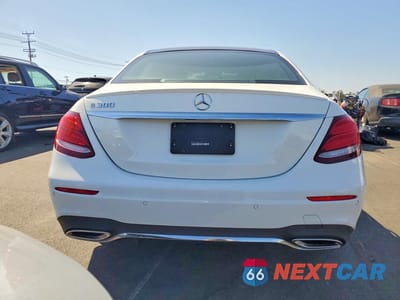 Zdjęcie 6 z 13 samochodu: 2018 MERCEDES-BENZ E 300 VIN:WDDZF4JB3JA476337 - miniatura
