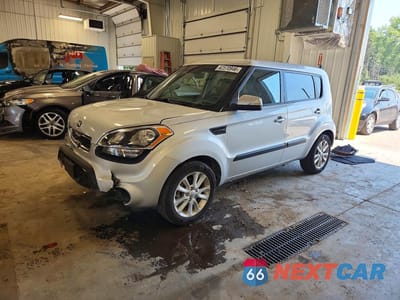 2013 KIA SOUL + KNDJT2A61D7764673 - główne zdjęcie licytacji z USA - miniatura