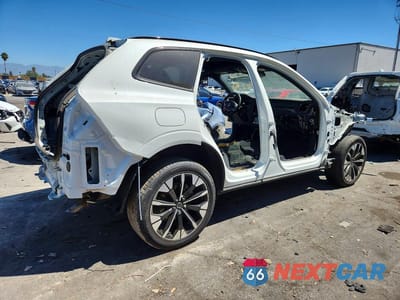 Trzecie zdjęcie samochodu z tyłu: 2026 VOLVO XC60 PLUS VIN:YV4M12RC4T1297163 - miniatura