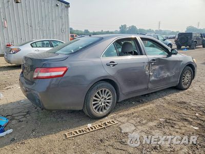 Trzecie zdjęcie samochodu z tyłu: 2010 TOYOTA CAMRY LE VIN:4T4BF3EK2AR043611 - miniatura