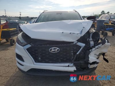 Piąte zdjęcie samochodu w środku: 2019 HYUNDAI TUCSON VALUE VIN:KM8J3CA49KU985100 - miniatura
