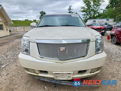 Piąte zdjęcie samochodu w środku: 2011 CADILLAC ESCALADE LUXURY VIN:1GYS4BEF1BR219726 - miniatura